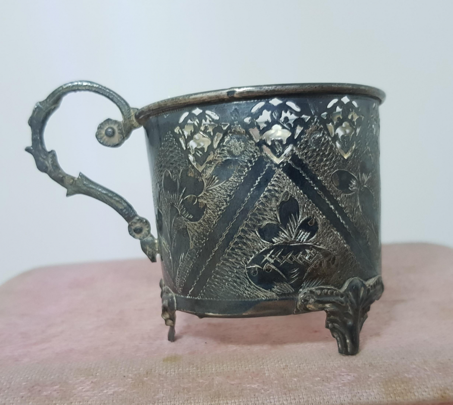 KUTUSUNDA BİR ÇİFT OSMANLI TUĞRALI ISTAKA ZARF VE BARDAĞI