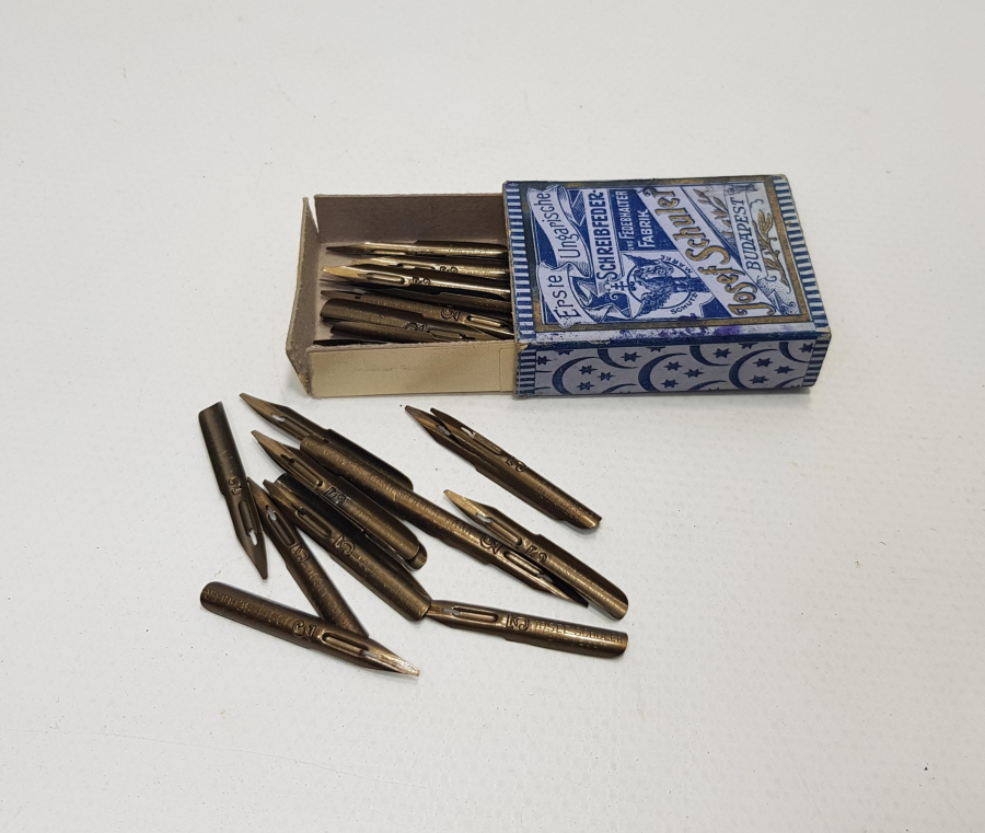 OSMANLI DÖNEMİ AY YILDIZLI KUTUSUNDA DİVİT UÇLARI