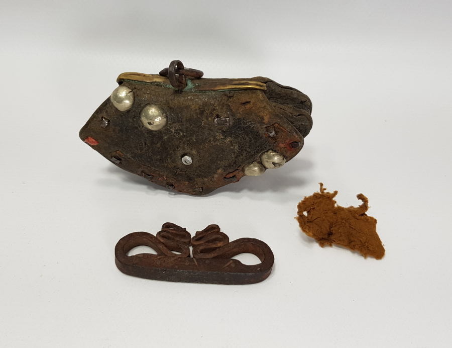 OSMANLI DÖNEMİ DERİ ÇANTASINDA TAM TAKIM KAV ÇAKMAĞI 