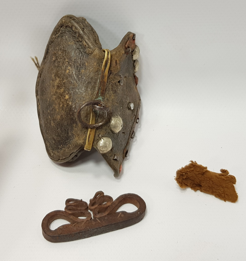 OSMANLI DÖNEMİ DERİ ÇANTASINDA TAM TAKIM KAV ÇAKMAĞI 