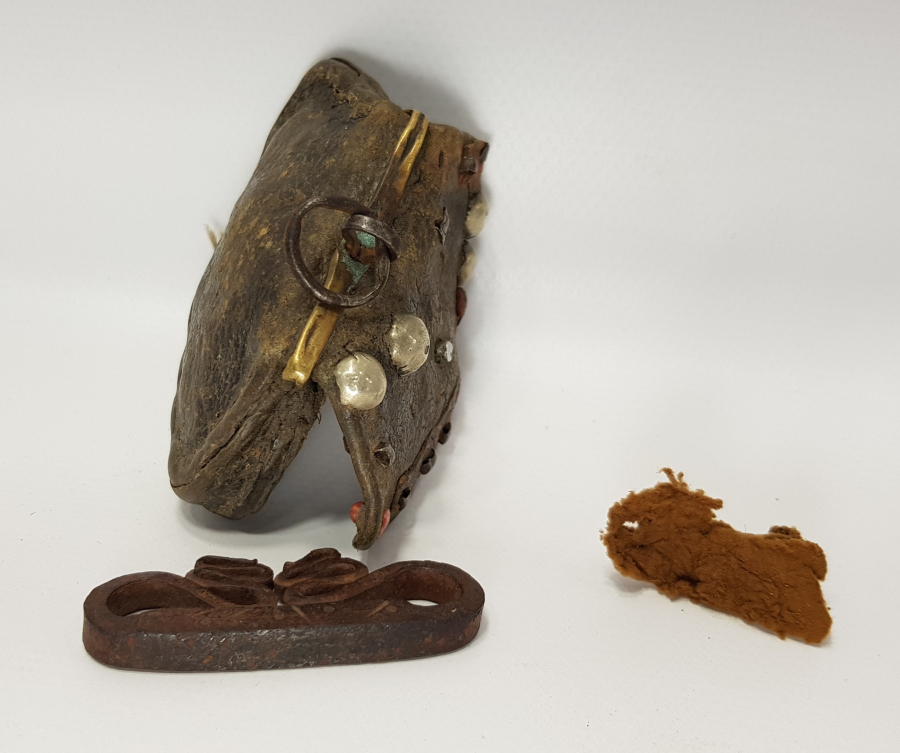 OSMANLI DÖNEMİ DERİ ÇANTASINDA TAM TAKIM KAV ÇAKMAĞI 