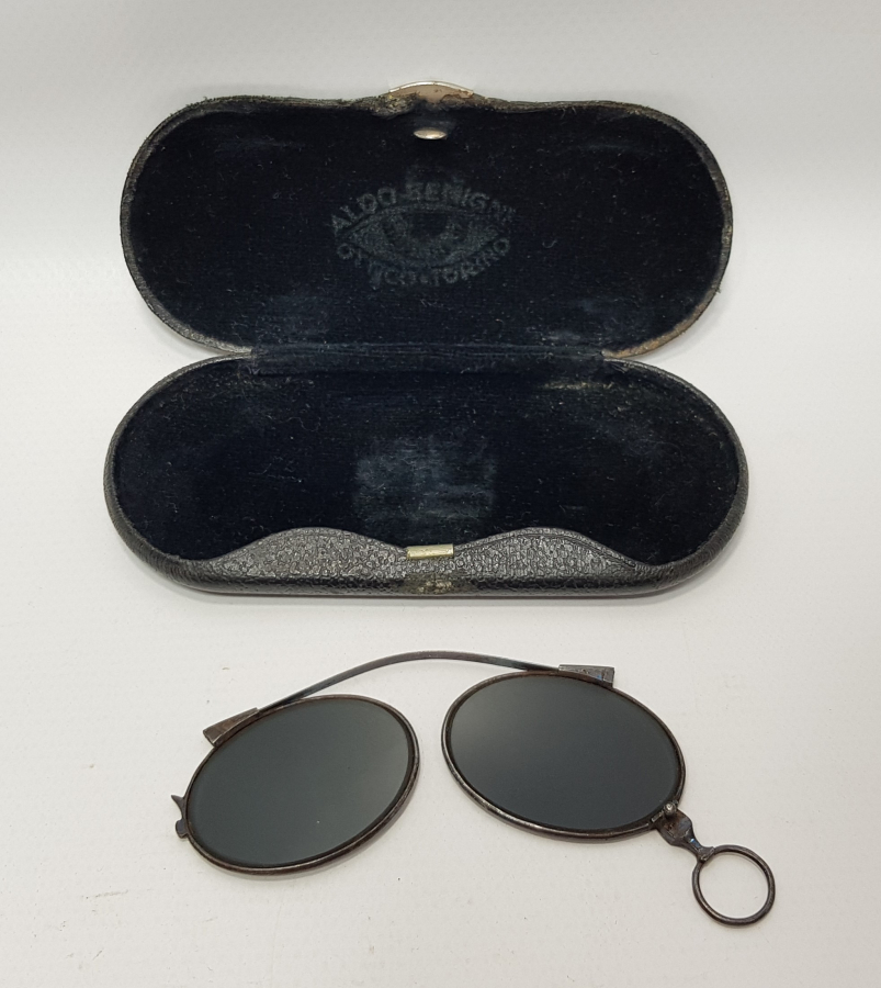 OSMANLI DÖNEMİ KUTUSUNDA KISTIRMALI GÜNEŞ GÖZLÜĞÜ