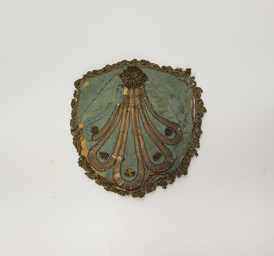 OSMANLI DÖNEMİ YATIK İŞ SIRMA İŞLEMELİ İPEK CEP SAATİ KESESİ