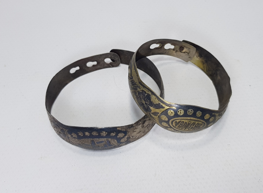 OSMANLICA VE TÜRKÇE YADİGAR YAZILI İKİ ADET GÜMÜŞ BİLEZİK