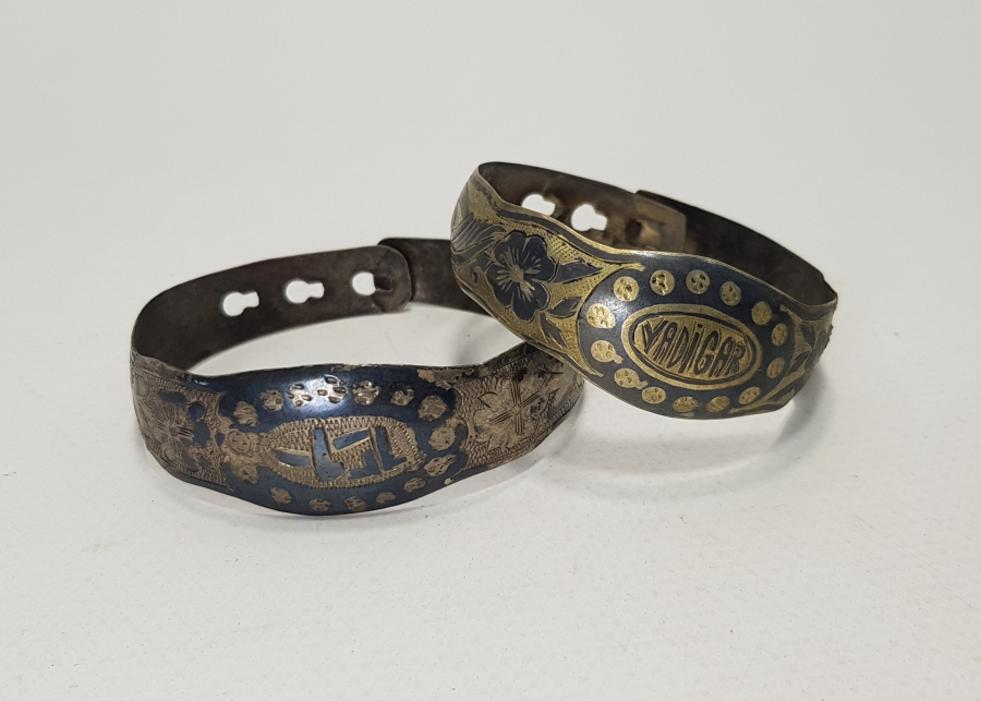 OSMANLICA VE TÜRKÇE YADİGAR YAZILI İKİ ADET GÜMÜŞ BİLEZİK