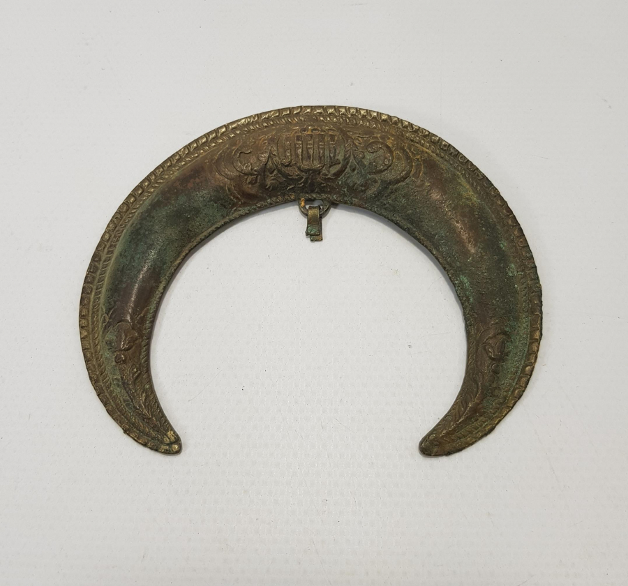 ŞAMAN KÜLTÜRÜ: OSMANLI DÖNEMİ MAŞALLAH YAZILI HİLAL FORMLU KAPI SÜSÜ