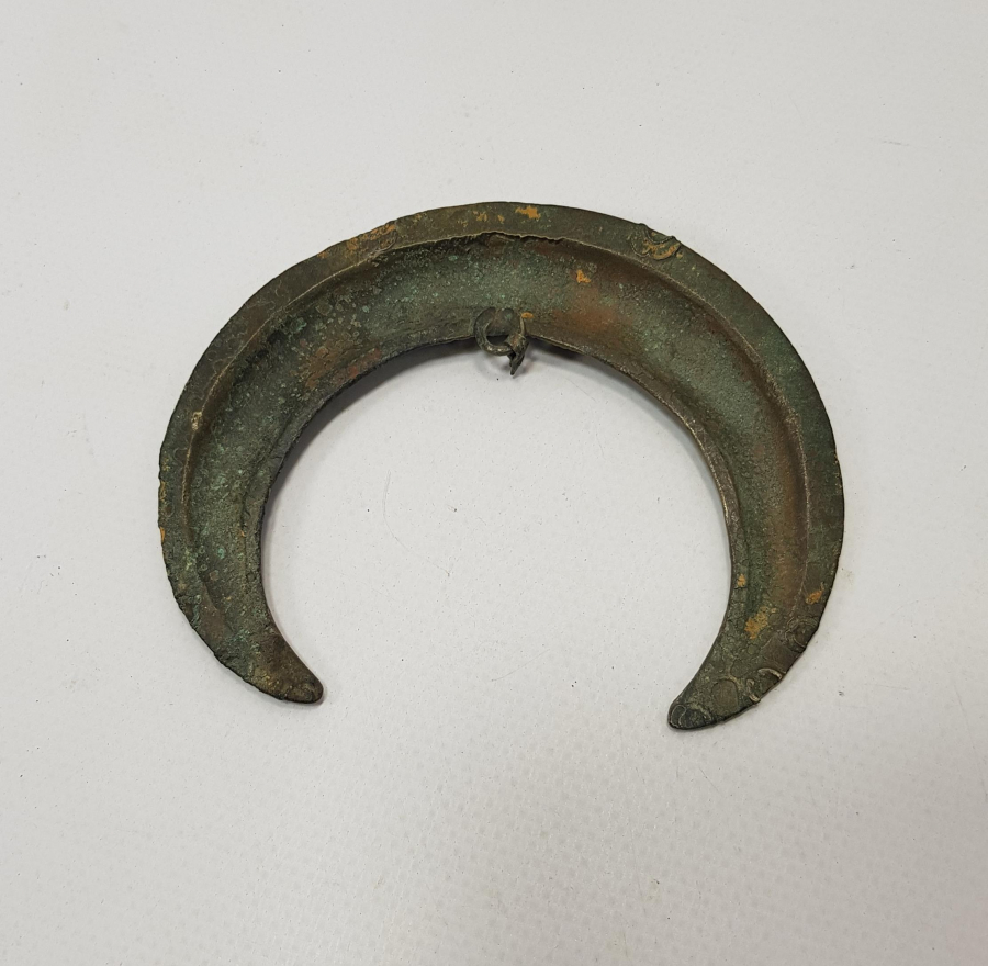 ŞAMAN KÜLTÜRÜ: OSMANLI DÖNEMİ MAŞALLAH YAZILI HİLAL FORMLU KAPI SÜSÜ