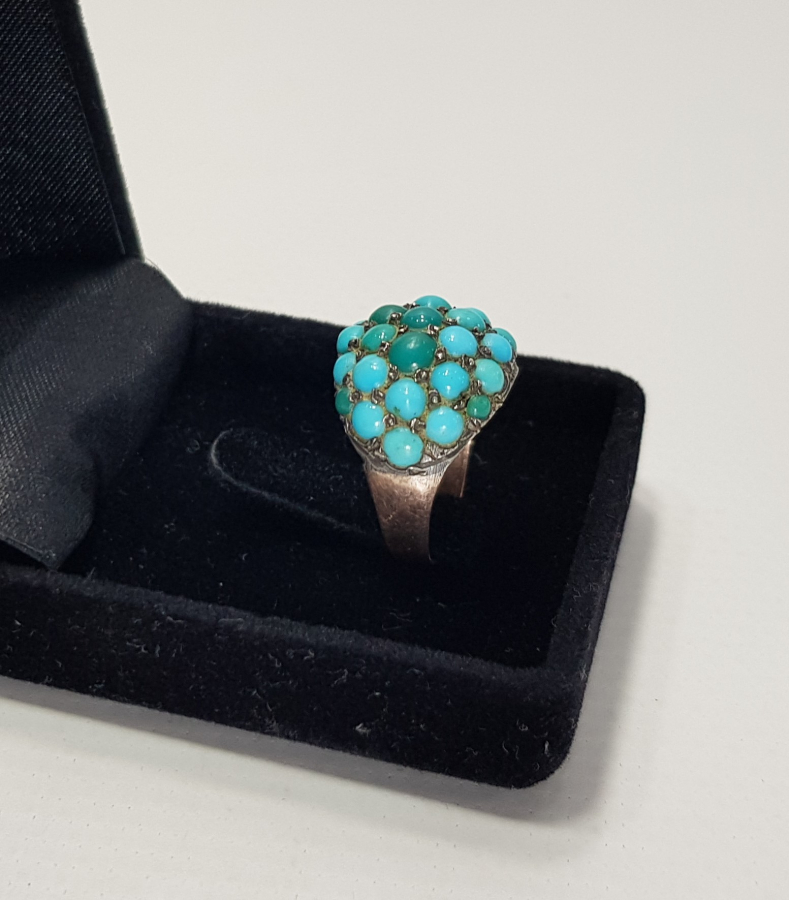 TURKUAZ TAŞLARLA SÜSLÜ ALTIN YÜZÜK