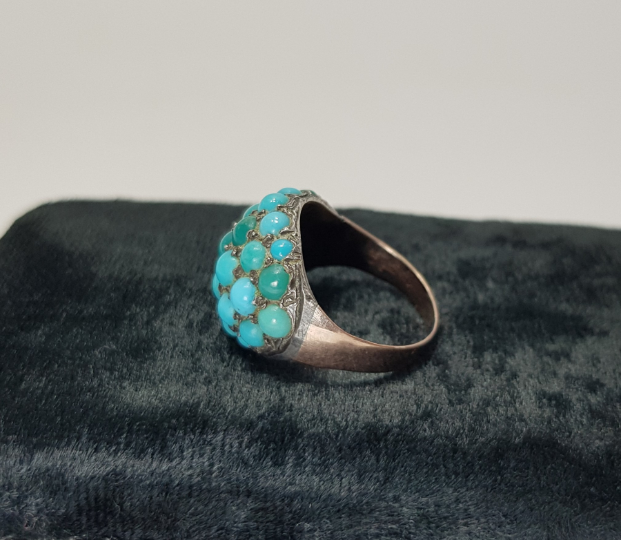 TURKUAZ TAŞLARLA SÜSLÜ ALTIN YÜZÜK