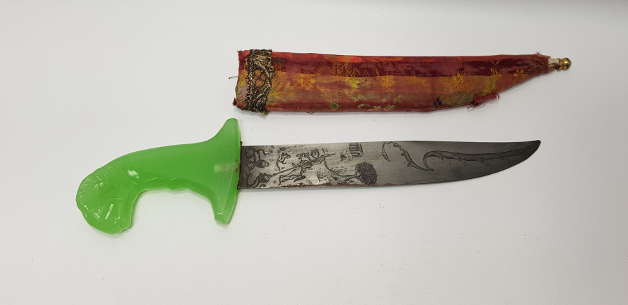 YEŞİM TAŞI KOÇ BAŞI SAPLI HARİKA GRAVÜRLERLE SÜSLÜ HANÇER 