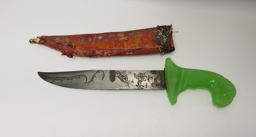 YEŞİM TAŞI KOÇ BAŞI SAPLI HARİKA GRAVÜRLERLE SÜSLÜ HANÇER 