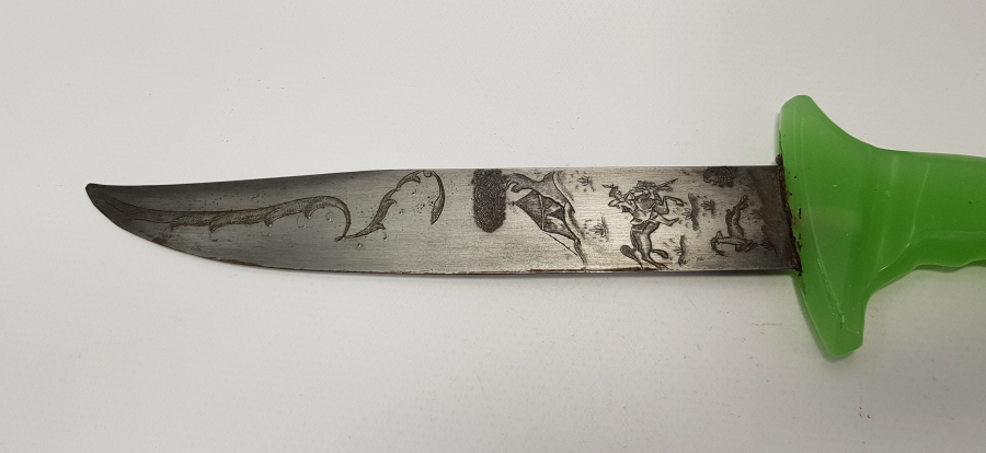 YEŞİM TAŞI KOÇ BAŞI SAPLI HARİKA GRAVÜRLERLE SÜSLÜ HANÇER 