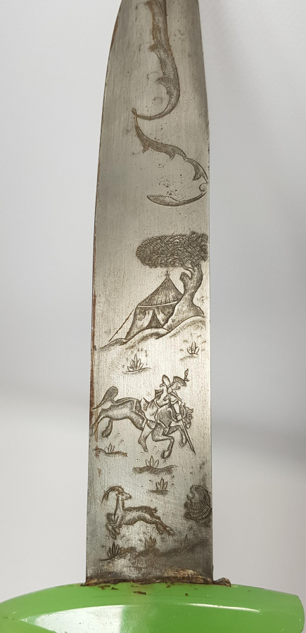 YEŞİM TAŞI KOÇ BAŞI SAPLI HARİKA GRAVÜRLERLE SÜSLÜ HANÇER 