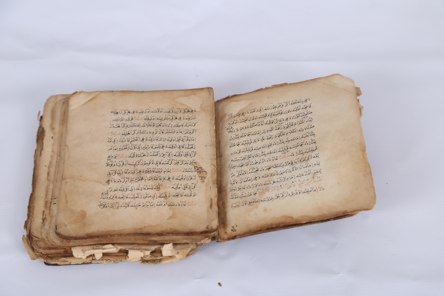 1800 BAŞLARI EL YAZMA KİTAB' Ü MESAİL