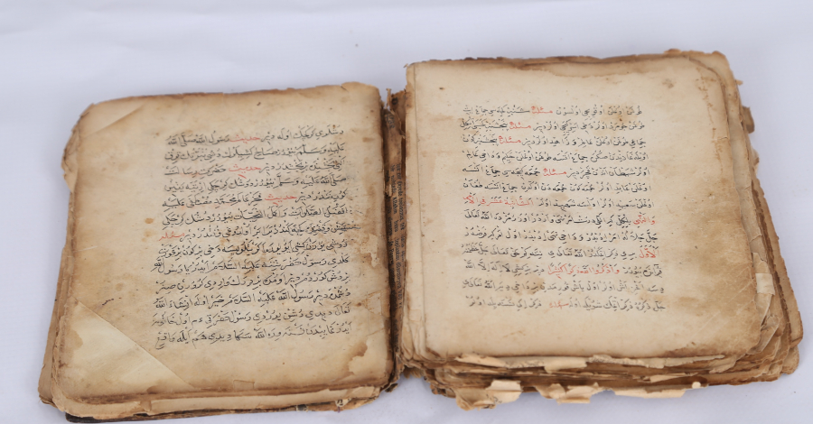 1800 BAŞLARI EL YAZMA KİTAB' Ü MESAİL