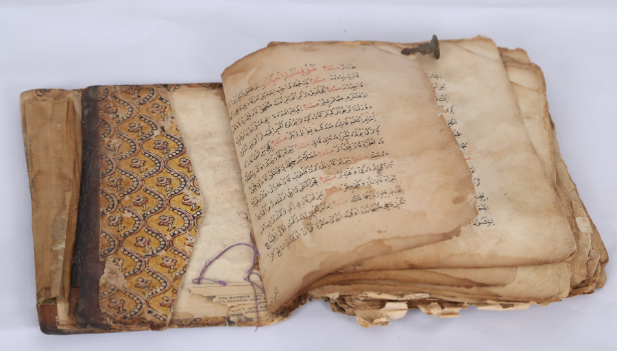 1800 BAŞLARI EL YAZMA KİTAB' Ü MESAİL