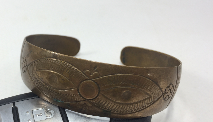 ÜZERİ AY YILDIZLI ANTİKA ROMATİZMA BİLEKLİĞİ