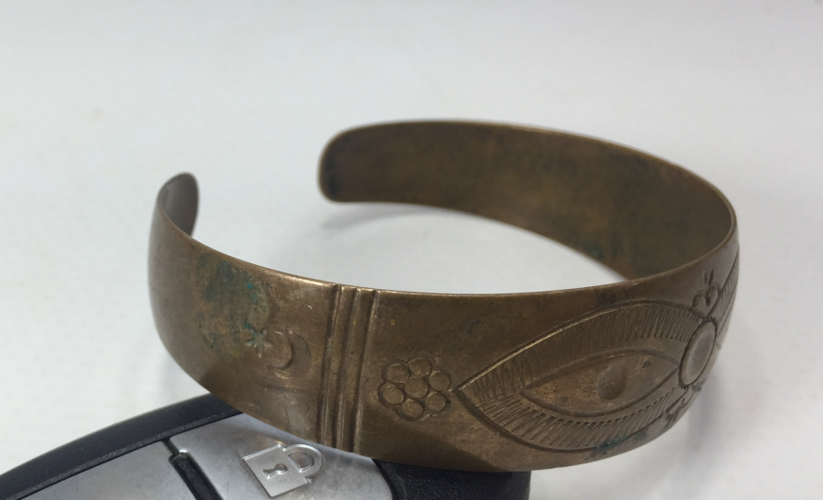 ÜZERİ AY YILDIZLI ANTİKA ROMATİZMA BİLEKLİĞİ