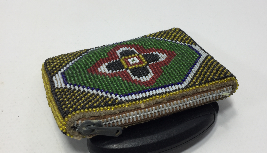 ÜZERİ HAÇ FORMLU BONCUK İŞİ CÜZDAN