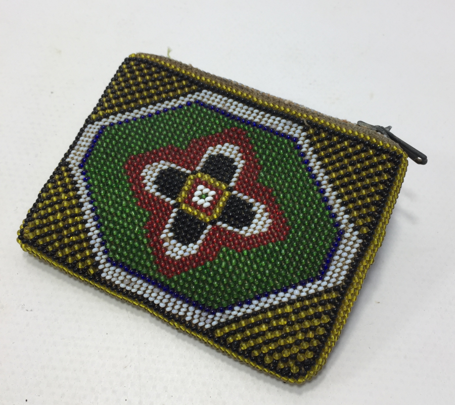 ÜZERİ HAÇ FORMLU BONCUK İŞİ CÜZDAN