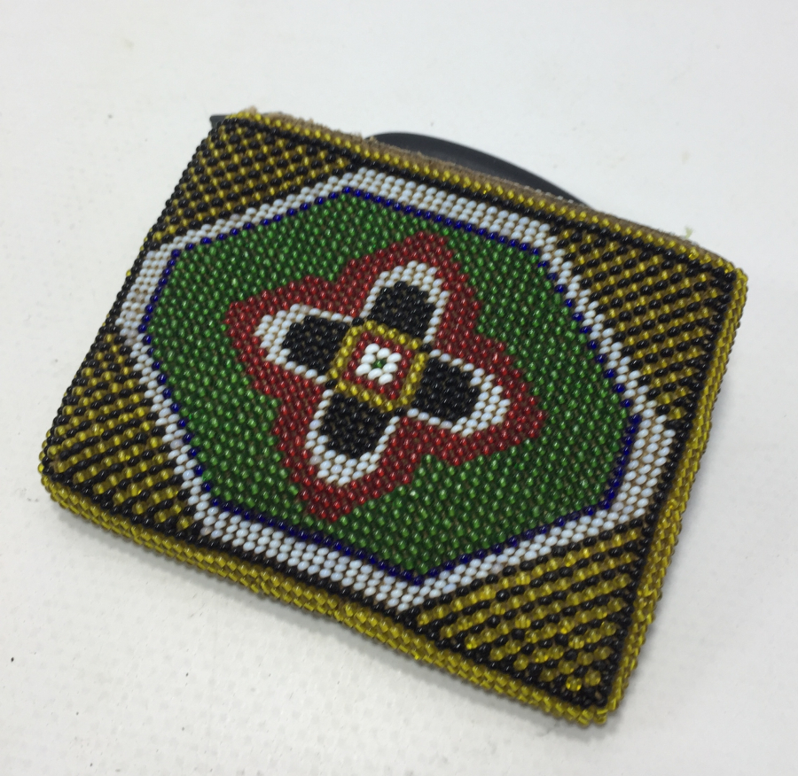 ÜZERİ HAÇ FORMLU BONCUK İŞİ CÜZDAN