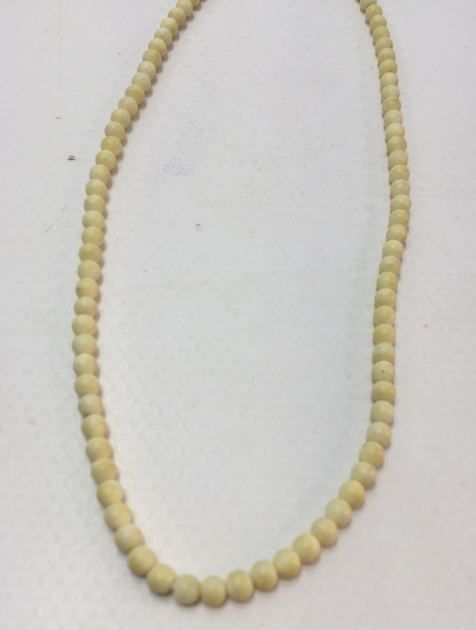 1900 BAŞLARI FİL DİŞİNDEN MAMUL KOLYE