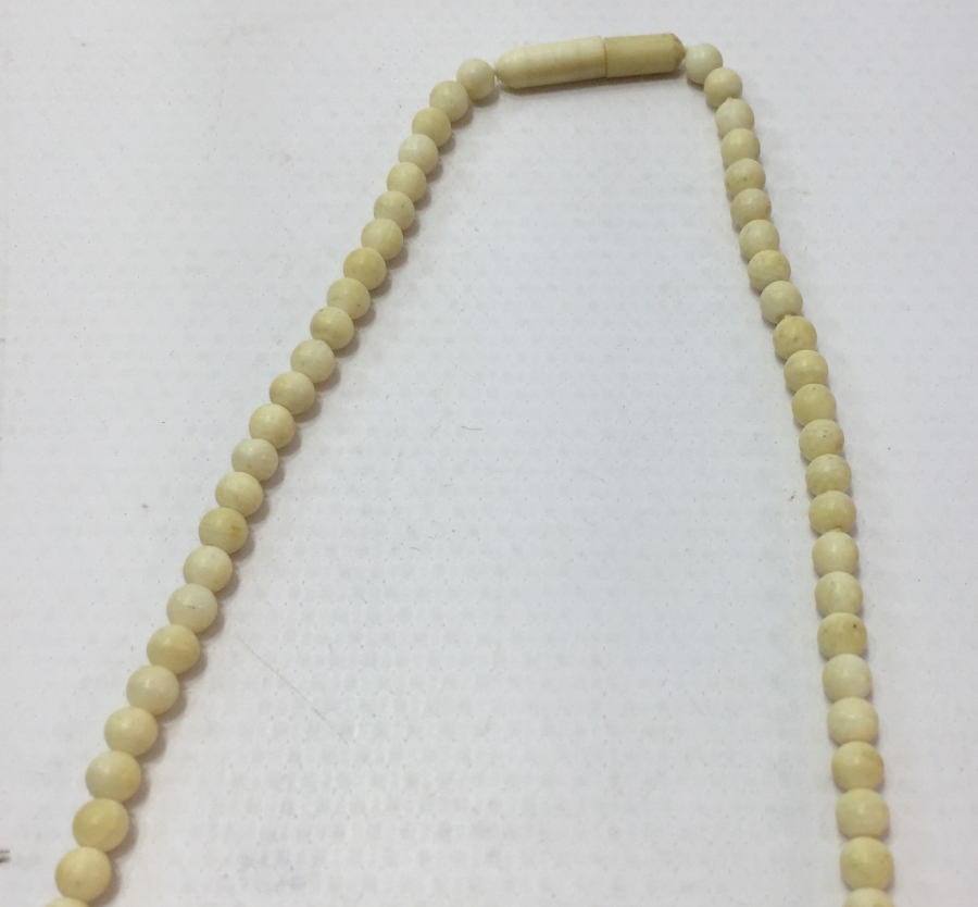 1900 BAŞLARI FİL DİŞİNDEN MAMUL KOLYE