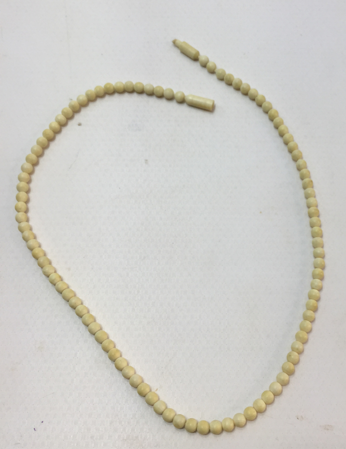 1900 BAŞLARI FİL DİŞİNDEN MAMUL KOLYE