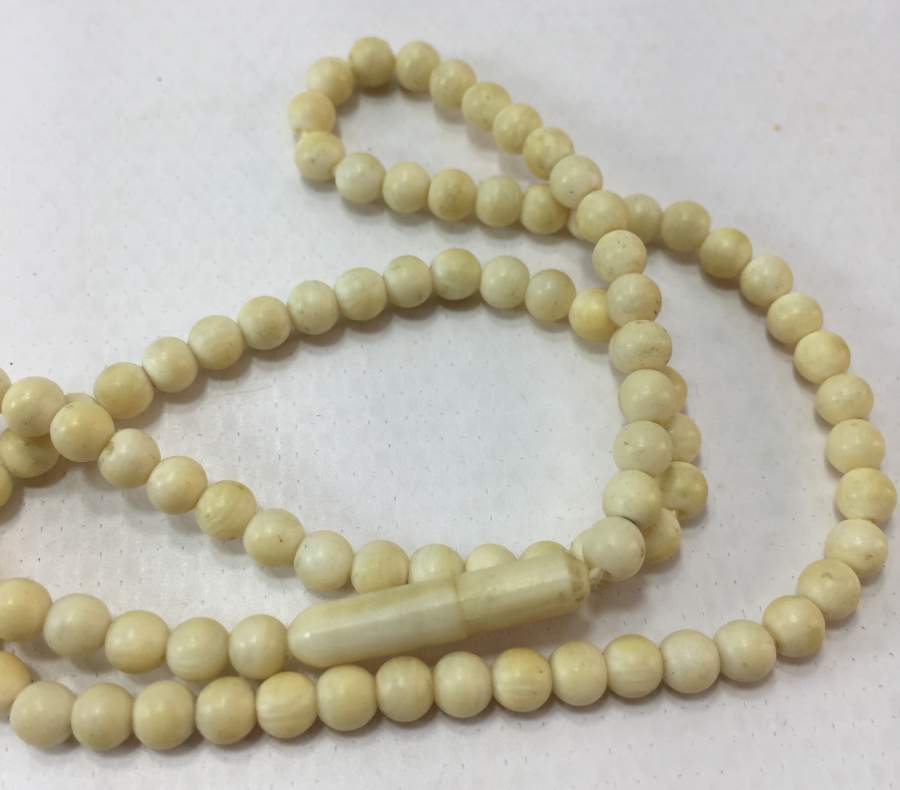 1900 BAŞLARI FİL DİŞİNDEN MAMUL KOLYE