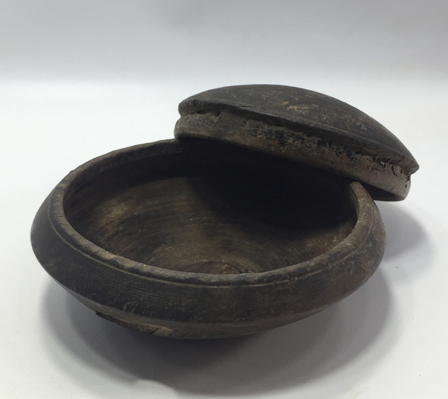 OSMANLI DÖNEMİ TEKKE İÇİ AHŞAP KAPAKLI SAHAN