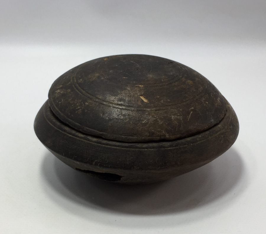 OSMANLI DÖNEMİ TEKKE İÇİ AHŞAP KAPAKLI SAHAN