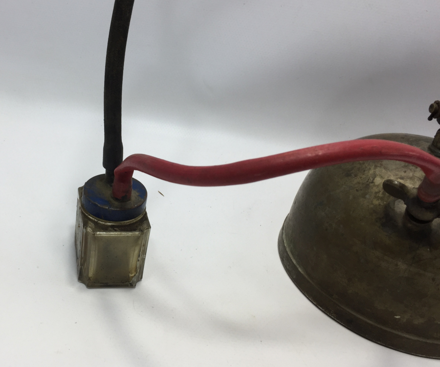 ÜZERİNDE OSMANLICA ETİKETİ BULUNAN OSMANLI RADYUM LAMBASI ALTI