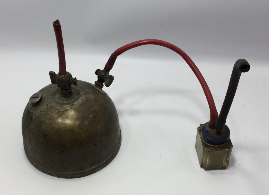 ÜZERİNDE OSMANLICA ETİKETİ BULUNAN OSMANLI RADYUM LAMBASI ALTI