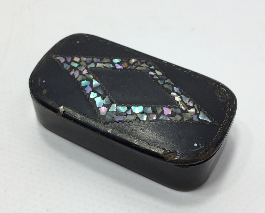 OSMANLI DÖNEMİ MİKRO MOZAİK İŞLEMELİ PAPİER MACHE ENFİYE KUTUSU