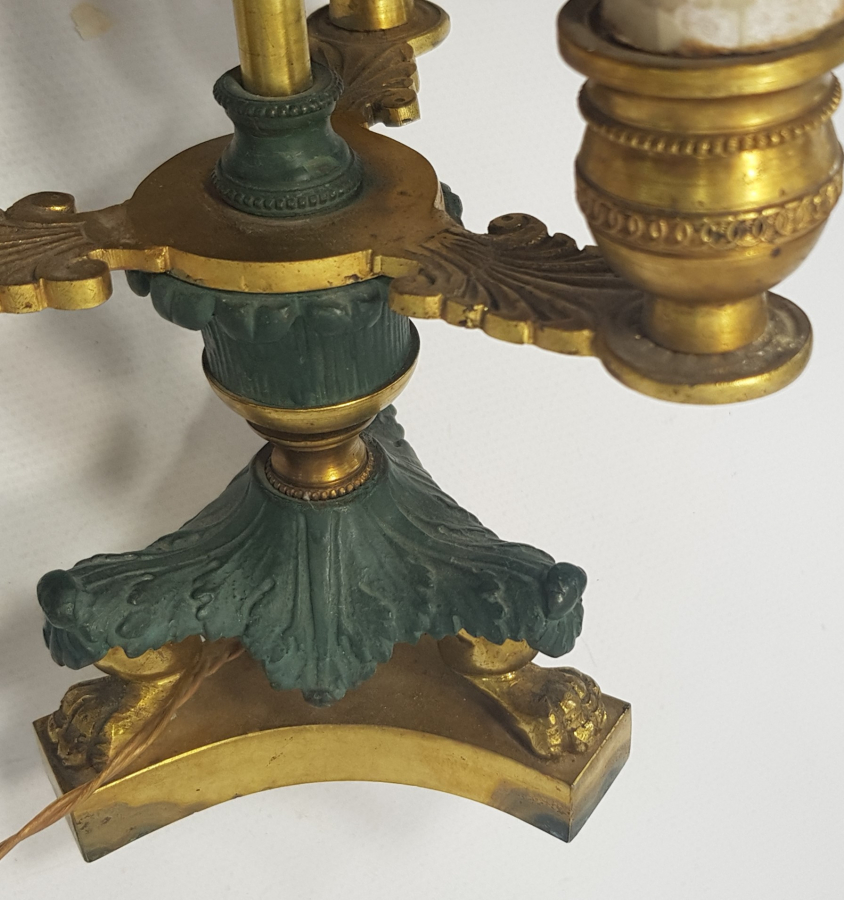 ASLAN AYAKLI ANTİKA ABAJUR