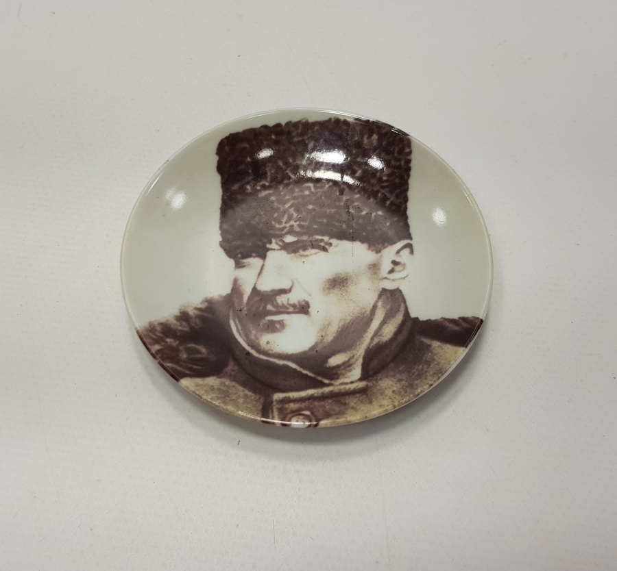 ATATÜRK TEMALI PORSELEN DUVAR TABAĞI 