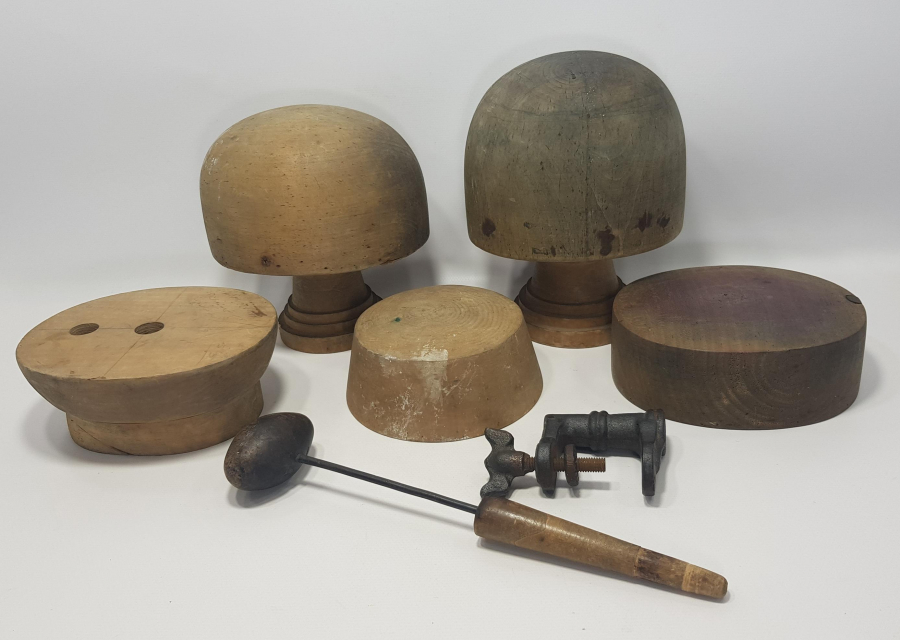 OSMANLI DÖNEMİ ŞAPKA VE FES YAPIMINDA KULLANILAN KALIPLAR VE EL ALETLERİ 