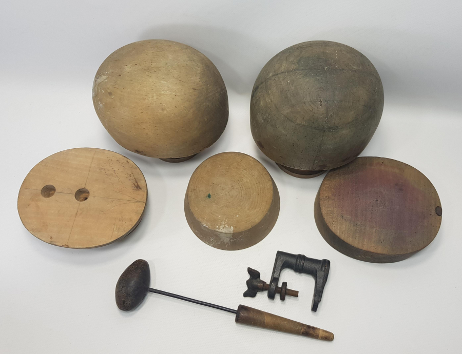 OSMANLI DÖNEMİ ŞAPKA VE FES YAPIMINDA KULLANILAN KALIPLAR VE EL ALETLERİ 