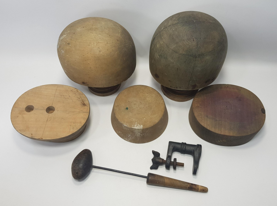 OSMANLI DÖNEMİ ŞAPKA VE FES YAPIMINDA KULLANILAN KALIPLAR VE EL ALETLERİ 