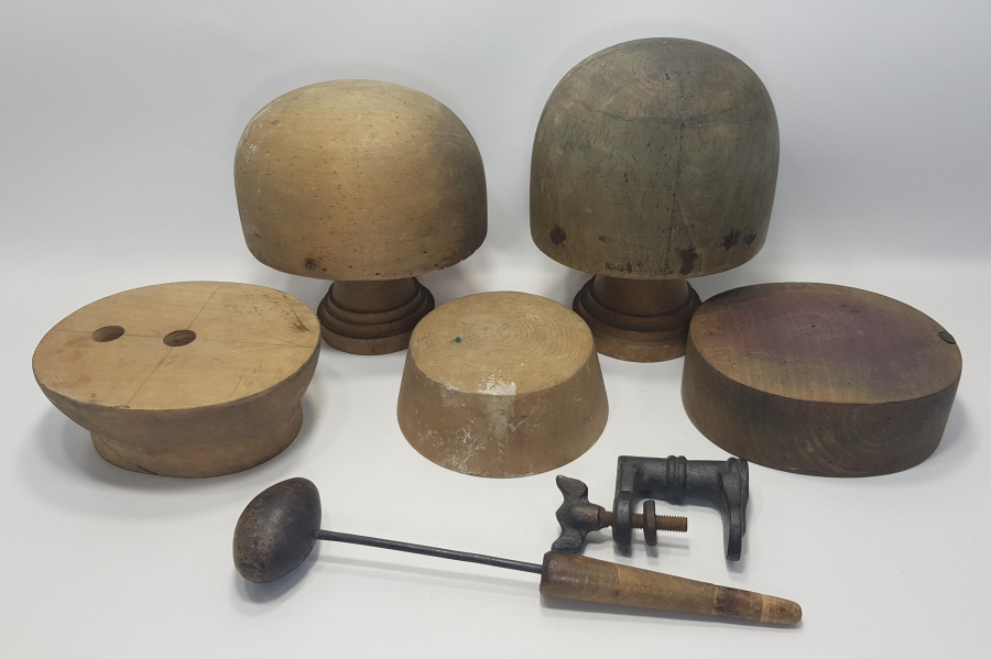 OSMANLI DÖNEMİ ŞAPKA VE FES YAPIMINDA KULLANILAN KALIPLAR VE EL ALETLERİ 