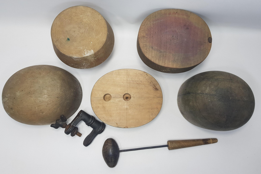 OSMANLI DÖNEMİ ŞAPKA VE FES YAPIMINDA KULLANILAN KALIPLAR VE EL ALETLERİ 