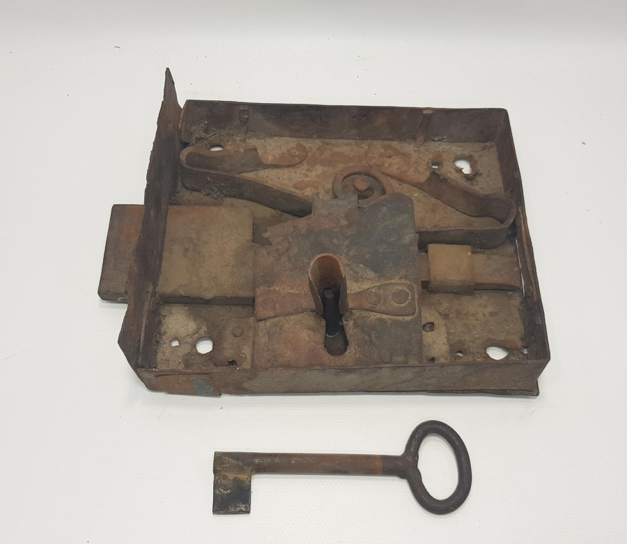 OSMANLI KONAK KAPISI KİLİDİ VE ANAHTARI 