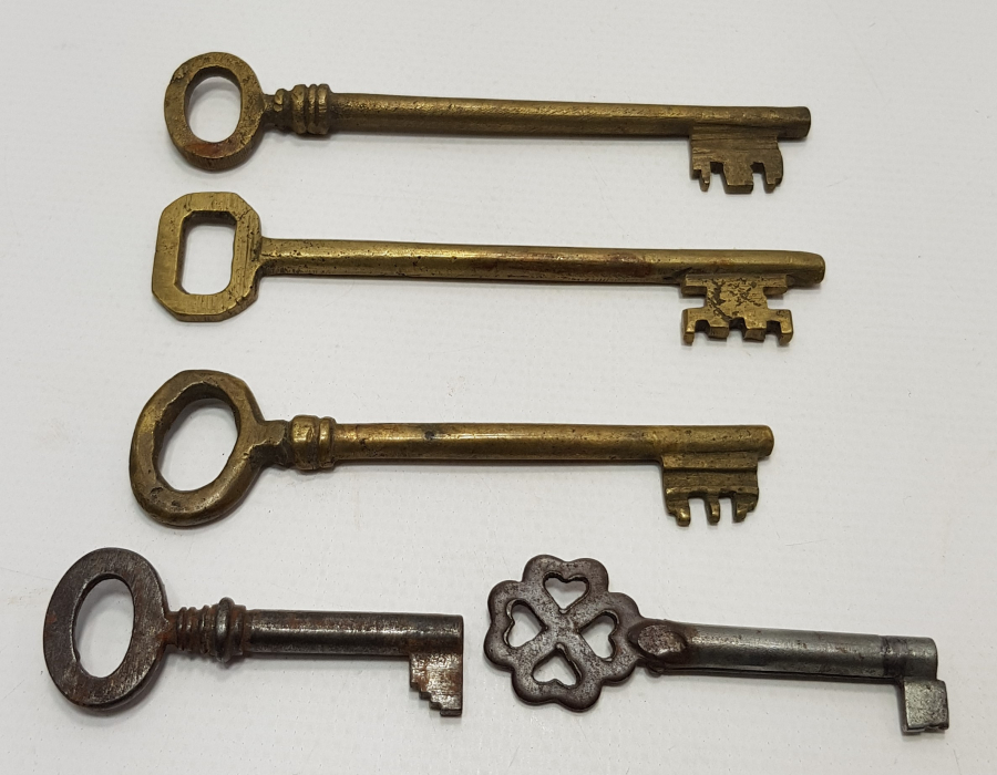 5 ADET ESKİ ANAHTAR