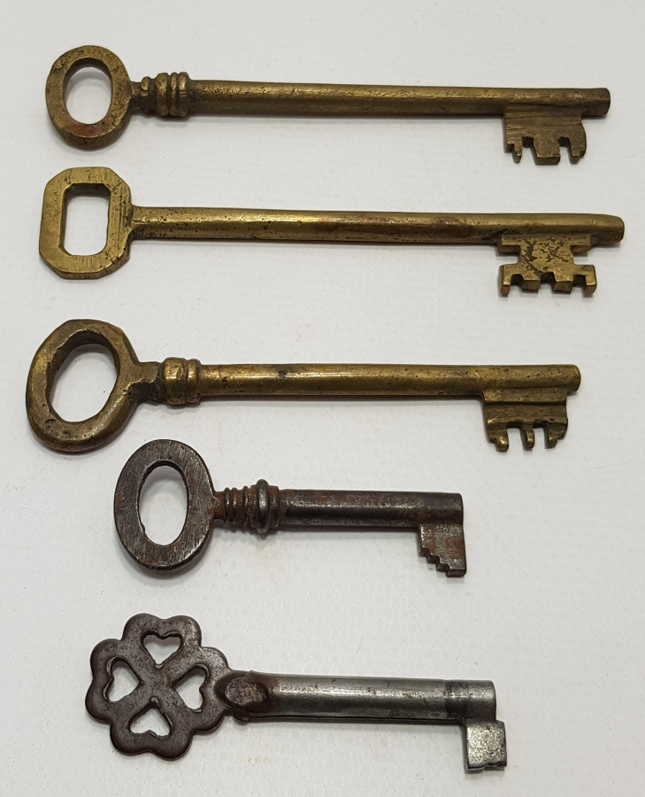 5 ADET ESKİ ANAHTAR