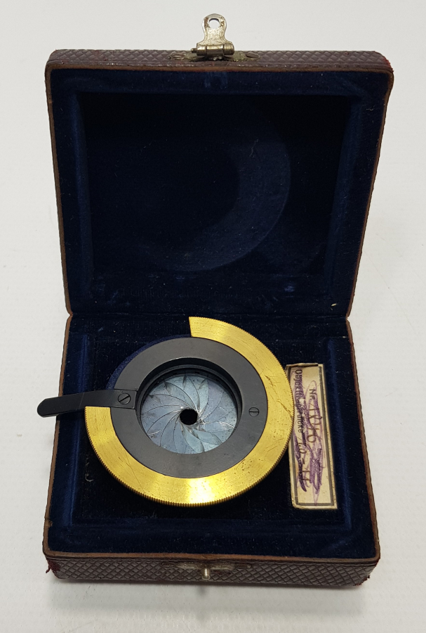 KUTUSUNDA ANTİKA MERCEK: CARL ZEISS JENA