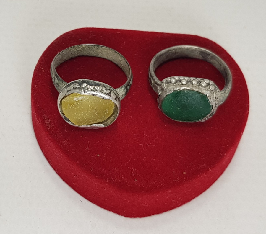 OSMANLI DÖNEMİ DOĞAL TAŞLARLA SÜSLÜ İKİ ADET GÜMÜŞ YÜZÜK