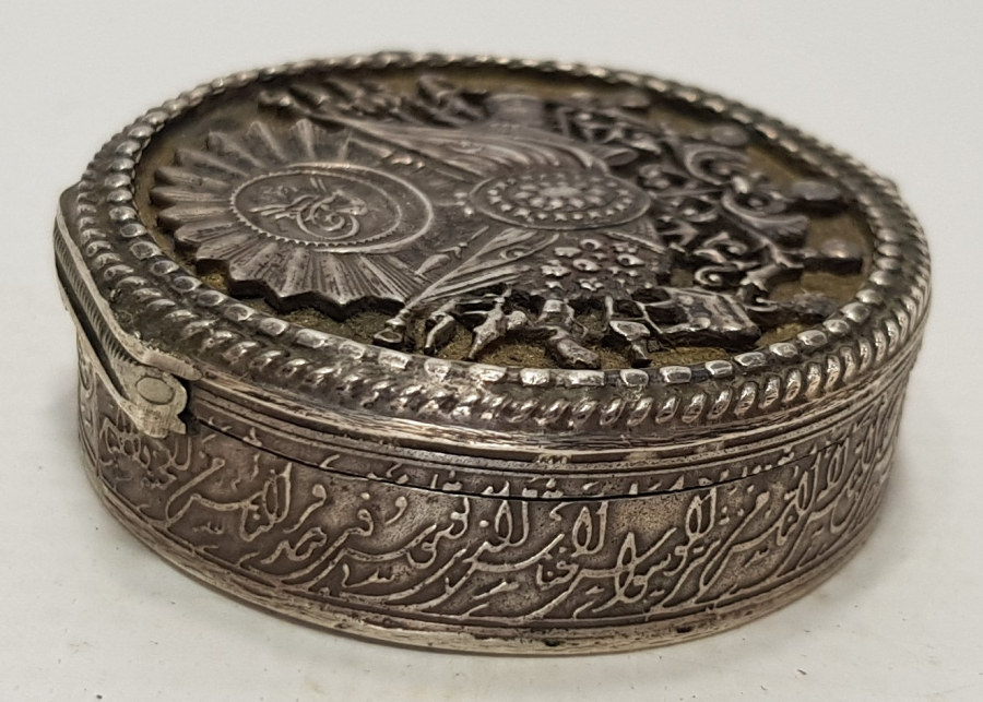 ÜZERİ OSMANLI ARMALI GÜMÜŞ ENFİYE KUTUSU