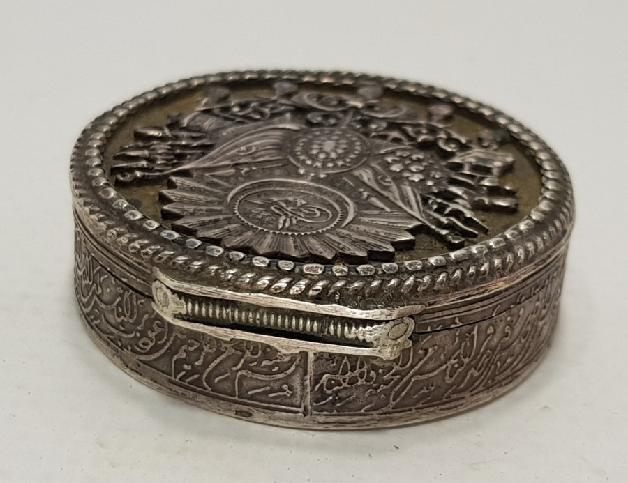 ÜZERİ OSMANLI ARMALI GÜMÜŞ ENFİYE KUTUSU