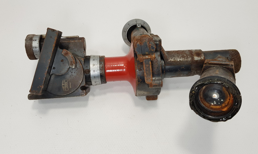 KUTUSUNDA 1938 TARİHLİ AY YILDIZLI BAYRAK RESİMLİ TOPÇU DÜRBÜNÜ