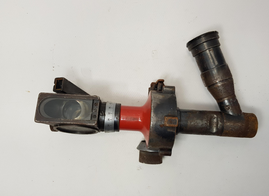 KUTUSUNDA 1938 TARİHLİ AY YILDIZLI BAYRAK RESİMLİ TOPÇU DÜRBÜNÜ